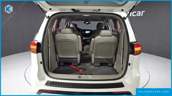 KIA CARNIVAL 9-SEATER PRESTIGE