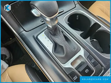 KIA CARNIVAL DIESEL 9-SEATER PRESTIGE
