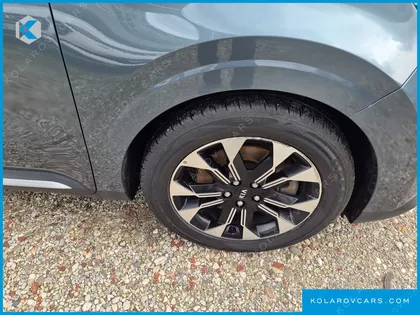KIA CARNIVAL DIESEL 9-SEATER SIGNATURE