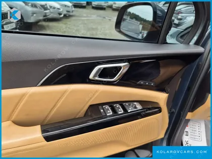 KIA CARNIVAL DIESEL 9-SEATER SIGNATURE