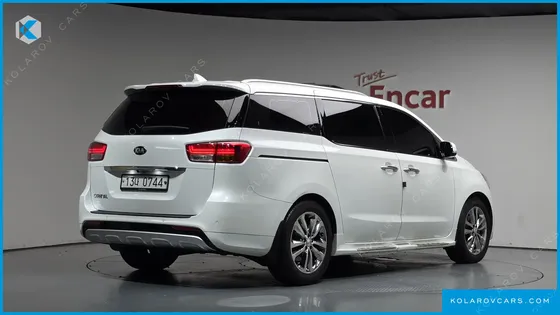 KIA CARNIVAL GASOLINE 9-SEATER NOBLESSE