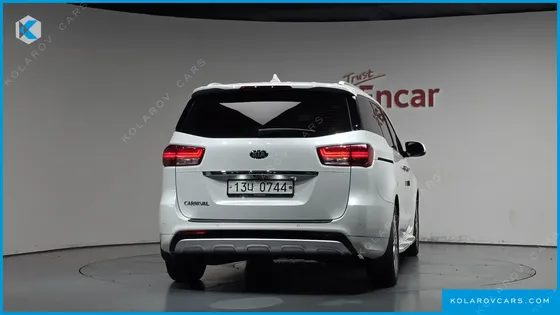 KIA CARNIVAL GASOLINE 9-SEATER NOBLESSE