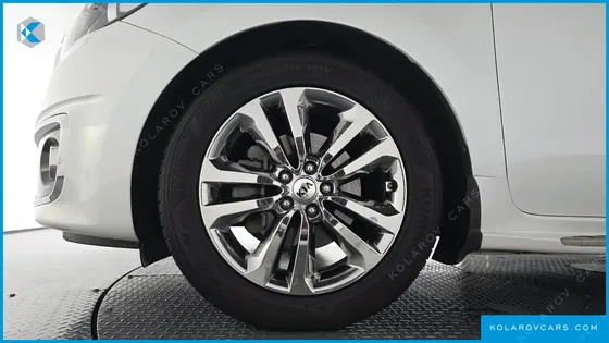 KIA CARNIVAL GASOLINE 9-SEATER NOBLESSE