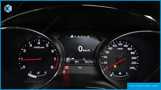 KIA CARNIVAL GASOLINE 9-SEATER NOBLESSE