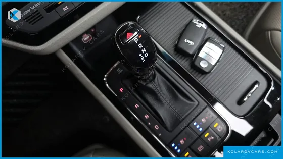 KIA CARNIVAL GASOLINE 9-SEATER NOBLESSE