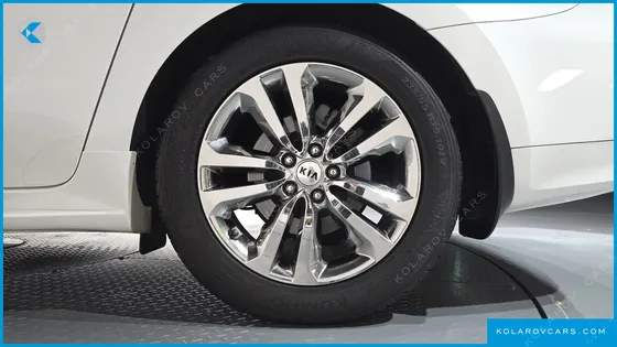 KIA CARNIVAL GASOLINE 9-SEATER NOBLESSE