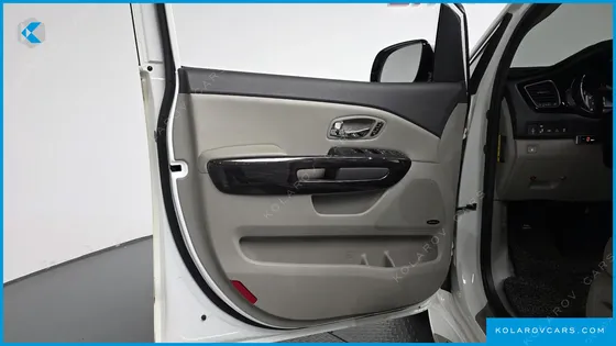 KIA CARNIVAL GASOLINE 9-SEATER NOBLESSE