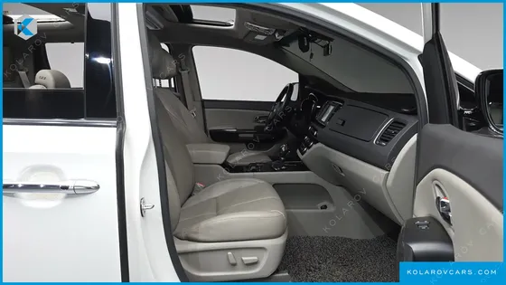 KIA CARNIVAL GASOLINE 9-SEATER NOBLESSE