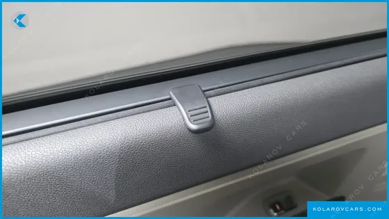 KIA CARNIVAL GASOLINE 9-SEATER NOBLESSE