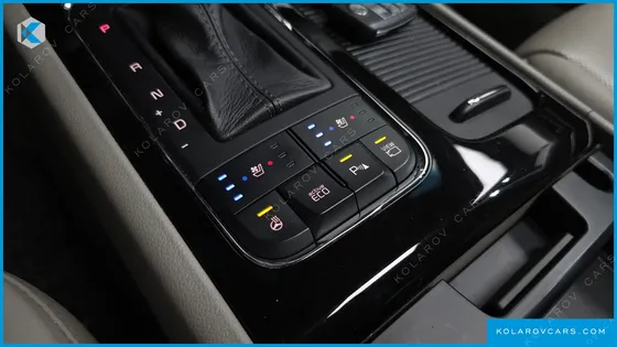 KIA CARNIVAL GASOLINE 9-SEATER NOBLESSE
