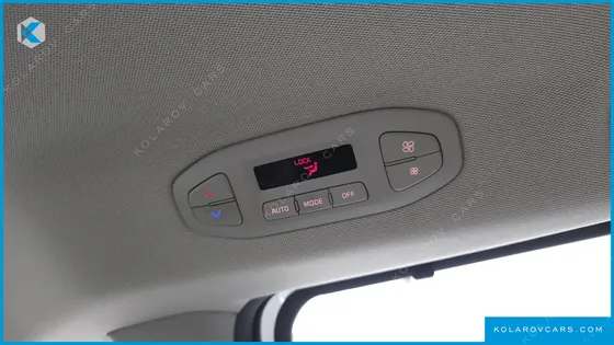 KIA CARNIVAL GASOLINE 9-SEATER NOBLESSE