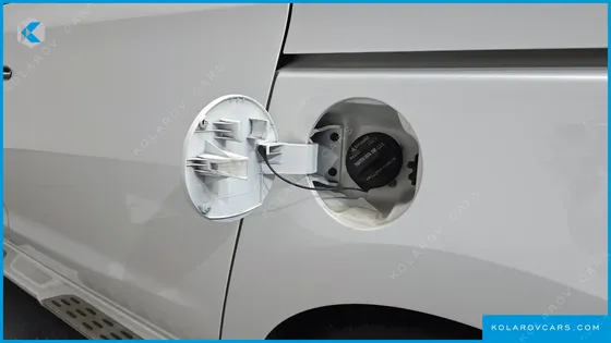 KIA CARNIVAL GASOLINE 9-SEATER NOBLESSE