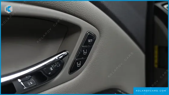 KIA CARNIVAL GASOLINE 9-SEATER NOBLESSE