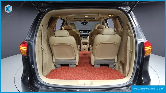 KIA CARNIVAL 9-SEATER NOBLESSE
