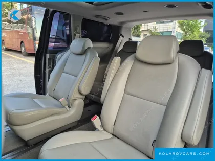 KIA CARNIVAL 9-SEATER PRESTIGE