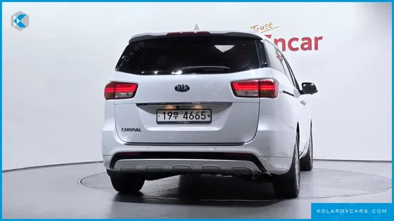 KIA CARNIVAL 9-SEATER PRESTIGE