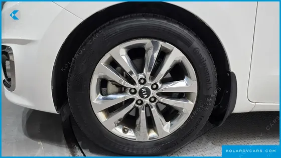 KIA CARNIVAL 9-SEATER PRESTIGE