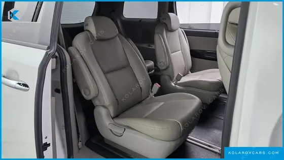 KIA CARNIVAL 9-SEATER PRESTIGE