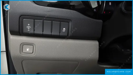 KIA CARNIVAL 9-SEATER PRESTIGE