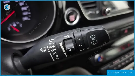 KIA CARNIVAL 9-SEATER PRESTIGE