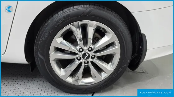 KIA CARNIVAL 9-SEATER PRESTIGE