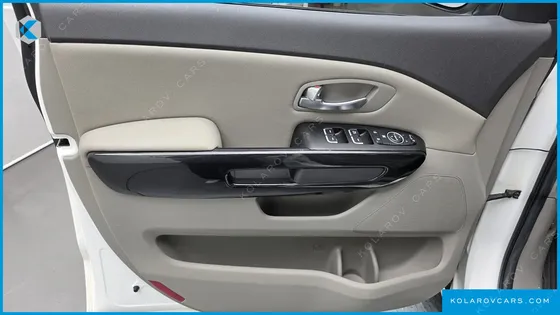 KIA CARNIVAL 9-SEATER PRESTIGE