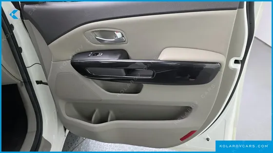 KIA CARNIVAL 9-SEATER PRESTIGE