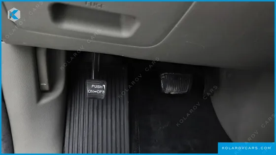 KIA CARNIVAL 9-SEATER PRESTIGE