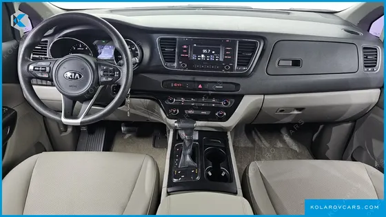 KIA CARNIVAL 11-SEATER DELUXE