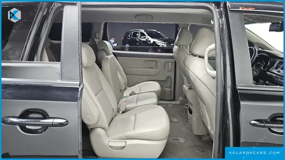 KIA CARNIVAL 11-SEATER DELUXE