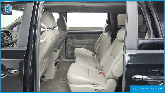 KIA CARNIVAL 11-SEATER DELUXE