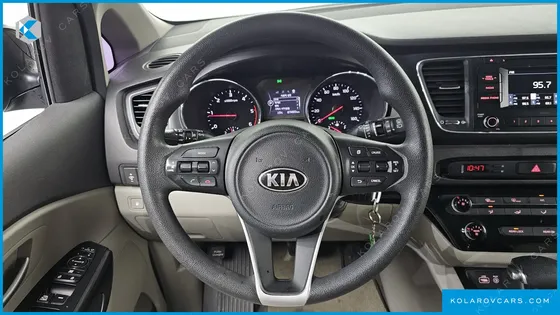KIA CARNIVAL 11-SEATER DELUXE