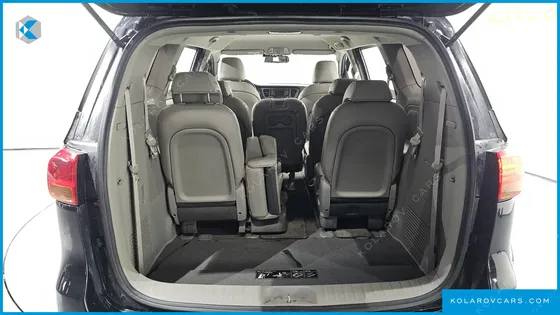 KIA CARNIVAL 11-SEATER DELUXE