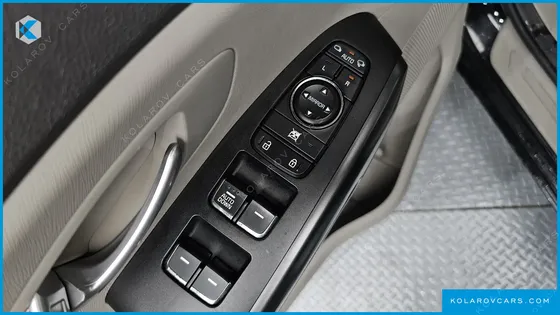 KIA CARNIVAL 11-SEATER DELUXE