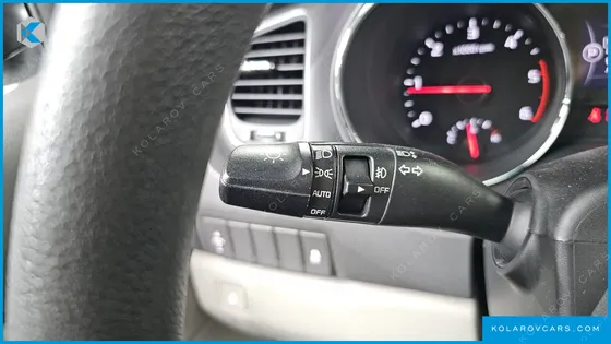 KIA CARNIVAL 11-SEATER DELUXE