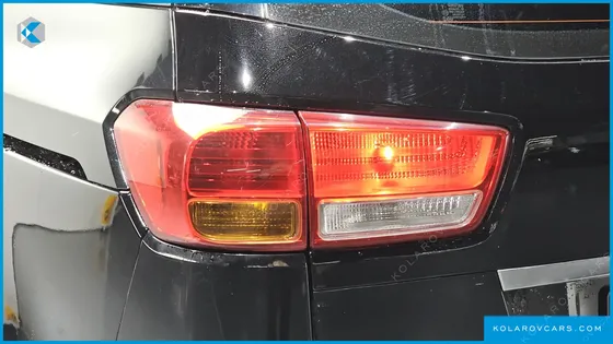 KIA CARNIVAL 11-SEATER DELUXE