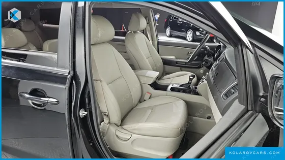 KIA CARNIVAL 11-SEATER DELUXE