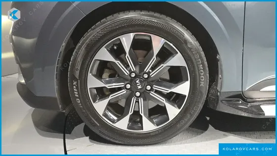 KIA CARNIVAL DIESEL 9-SEATER SIGNATURE