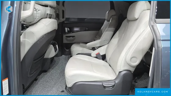 KIA CARNIVAL DIESEL 9-SEATER SIGNATURE