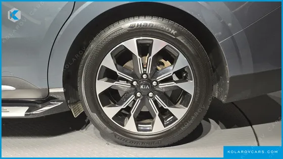 KIA CARNIVAL DIESEL 9-SEATER SIGNATURE