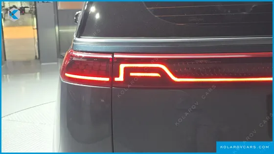 KIA CARNIVAL DIESEL 9-SEATER SIGNATURE