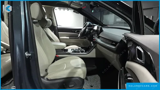 KIA CARNIVAL DIESEL 9-SEATER SIGNATURE