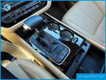 KIA CARNIVAL GASOLINE 9-SEATER HI-LIMOUSINE