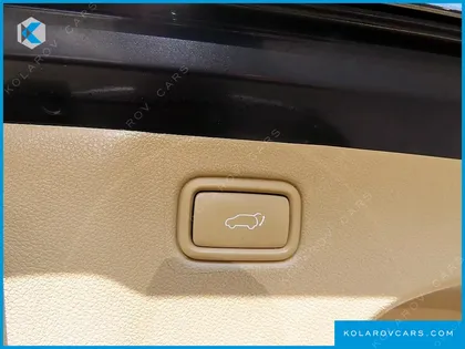 KIA CARNIVAL GASOLINE 9-SEATER HI-LIMOUSINE