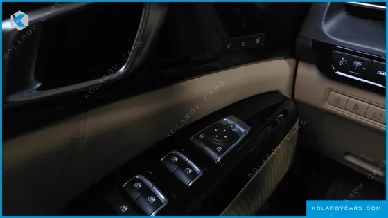 KIA CARNIVAL GASOLINE 9-SEATER SIGNATURE