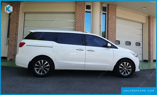 KIA CARNIVAL 9-SEATER LUXURY