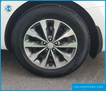 KIA CARNIVAL 9-SEATER LUXURY