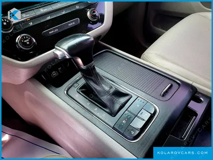 KIA CARNIVAL 9-SEATER LUXURY