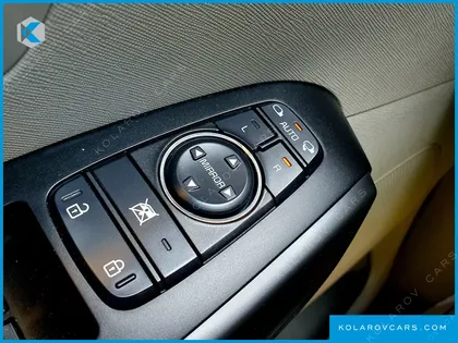KIA CARNIVAL 9-SEATER LUXURY