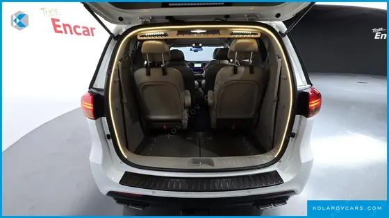 KIA CARNIVAL 9-SEATER PRESTIGE